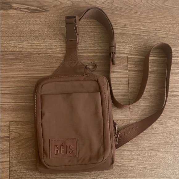 BEIS Handbags - BEIS Sport Sling in Maple